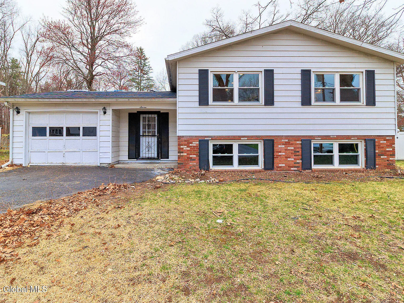 Split-level fix and flip investment property funded in Colonie, NY